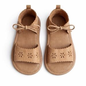 Old Navy Baby Girl Scallop Sandals in Acacia 12-18M GUC